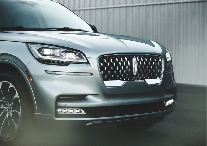 The available adaptive pixel LED headlamps of the 2023 Lincoln Aviator® SUV activated | Beck Lincoln in Palatka FL
